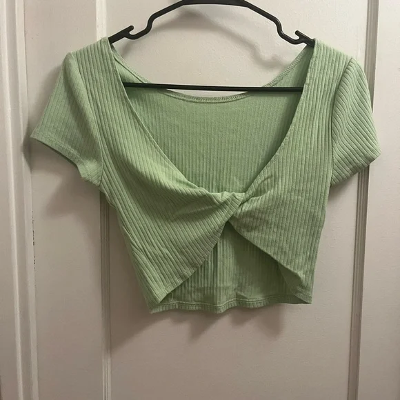Green Open Back Cropped Top - Picture 2 of 4
